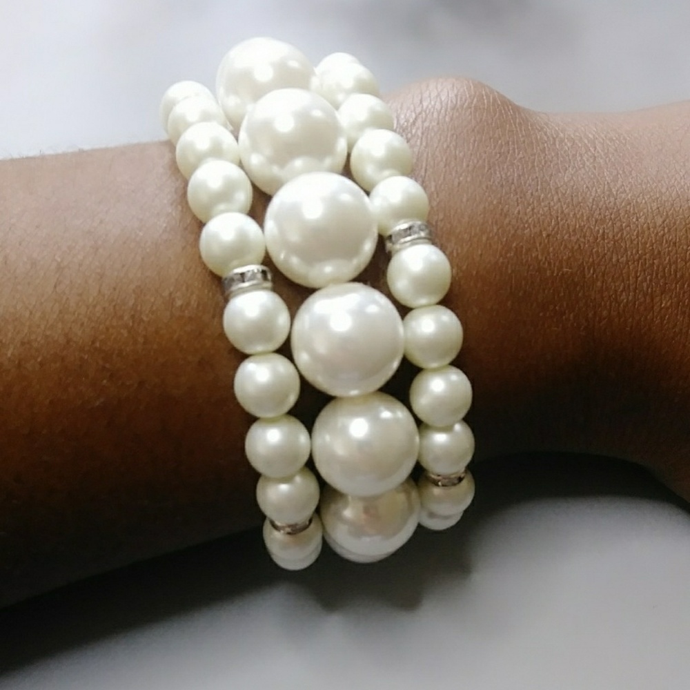Large Pearl Bracelet - Picture 2 of 2